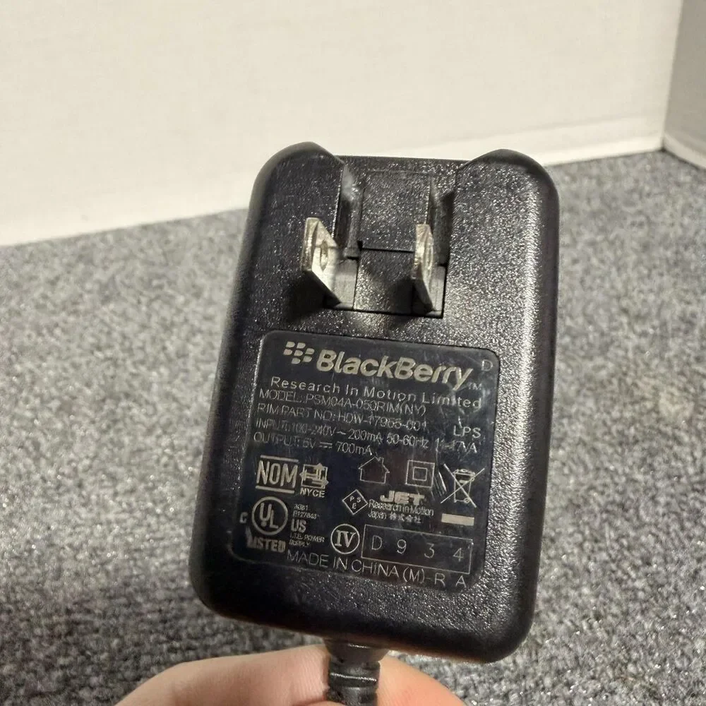 BlackBerry HDW-17995-001 Wall Charger Micro-USB 5V 700mA Power Adapter Black